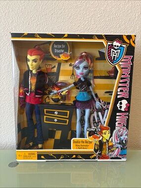2012 Monster High Double the Recipe Home Ick Abbey Bominable Heath Burns